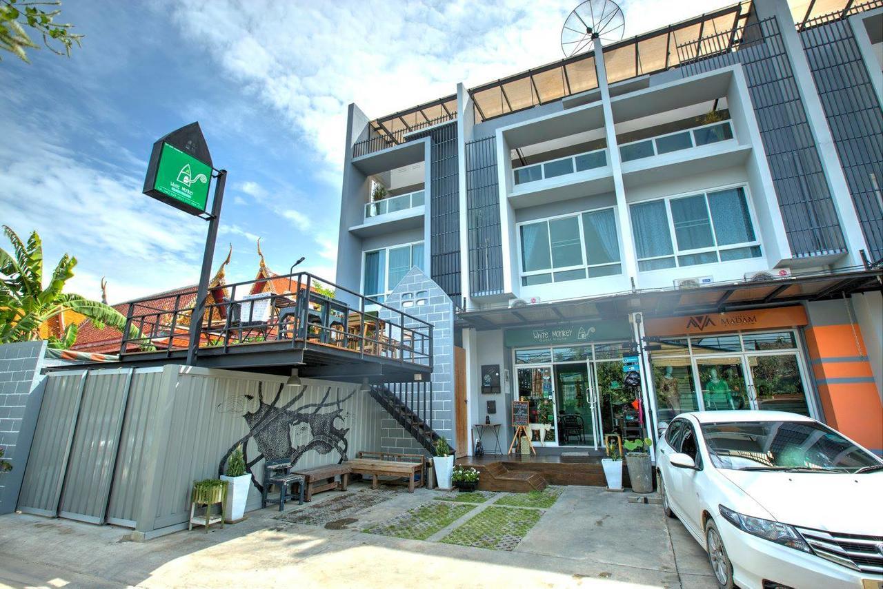 White Monkey Guesthouse Phetchaburi Exterior photo
